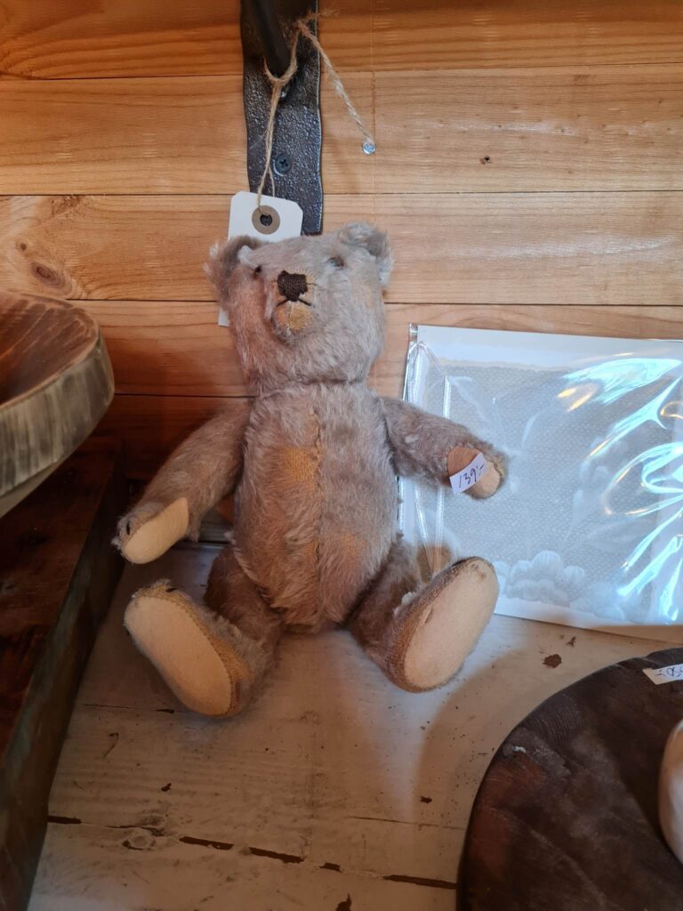 Antik teddybjörn från loppis